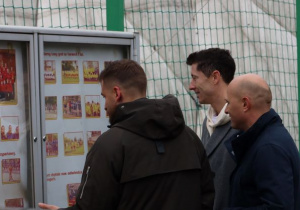 Robert Lewandowski zwiedza stadion UKS VARSOVIA